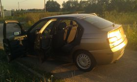 Alfa Romeo 146 2000 r Hatchback złoty kupiony w polskim salonie 4000 PLN cena do negocjacji ABS w Bydgoszczy