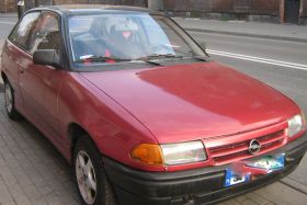 Opel Astra sprzedam czerwony 1800 PLN z małym przebiegiem benzyna 3-drzwiowy Siemianowice Śląskie
