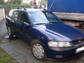Opel Vectra 2.0 l benzyna sprzedam nieuszkodzony benzyna 6500 PLN cena do negocjacji Lędziny
