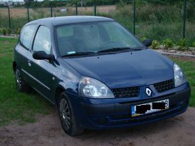 Renault Clio 2006 r sprzedam granatowy diesel z małym przebiegiem 8150 PLN cena do negocjacji