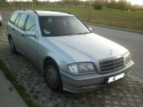 Mercedes C 220 2.2 l sprzedam srebrny 7900 PLN cena do negocjacji z małym przebiegiem w Rzeszowie