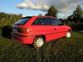 Opel Astra 1.7 l sprzedam czerwony z małym przebiegiem diesel 2900 PLN cena do negocjacji Stęszew