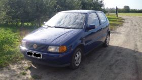 Volkswagen Polo 1.0 l sprzedam niebieski nieuszkodzony komplet dokumentów 3-drzwiowy 3900 PLN Tryszczyn