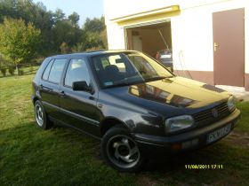 Volkswagen Golf III czarny z alufelgami z instalacja gazową nieuszkodzony Welurowa Łagiewniki