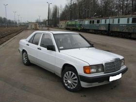 Mercedes 190 e 1.8 l sprzedam biały 4200 PLN cena do negocjacji sprowadzony nieuszkodzony na gaz Rybnik