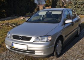 Opel Astra 1.6 l sprzedam srebrny nieuszkodzony ABS pierwszy właściciel z małym przebiegiem Wrocław