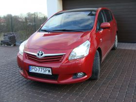 Toyota Corolla Verso 2.2 l czerwony 89900 PLN cena do negocjacji z małym przebiegiem w Kołobrzegu